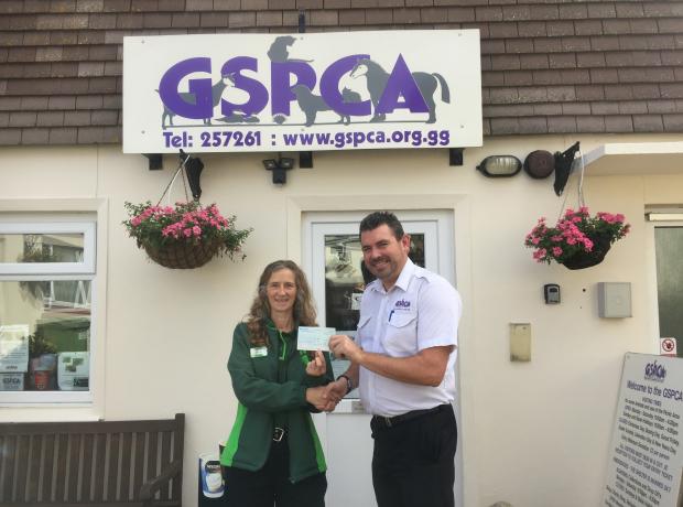 Pets at Home visit the GSPCA to present the Support Adoption for Pets